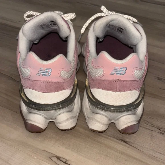 New Balance 9060 size 8.5 women’s sneakers TEMPORARILY UNAVAILABLE-read details - Picture 5 of 13